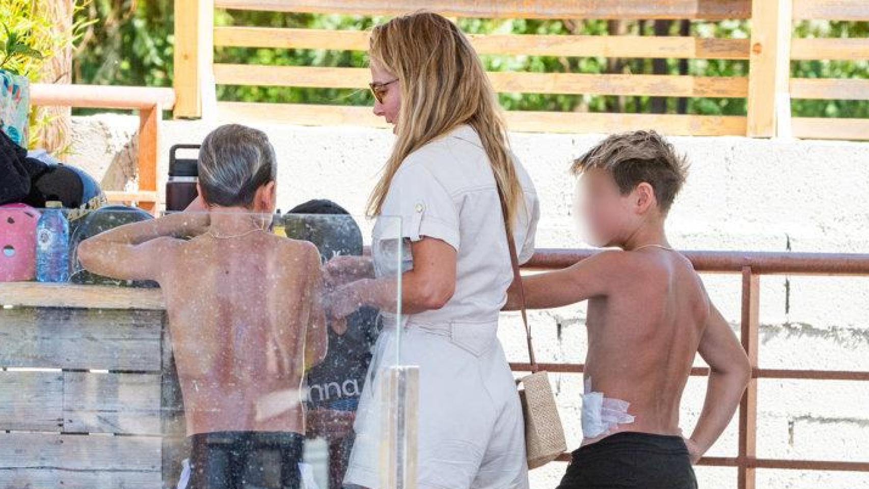 el plan acuático y ‘fitness’ de la actriz en su visita a España sin Chris Hemsworth