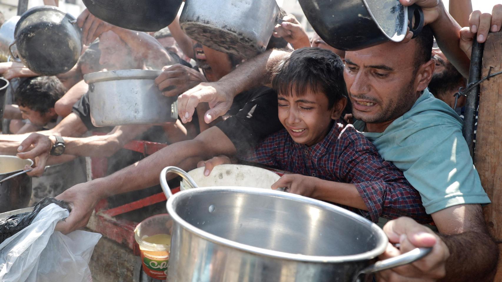 Trump insta a Netanyahu a que permita el ingreso de «cada onza de comida» en Gaza tras asentir que existe una «hambruna real»