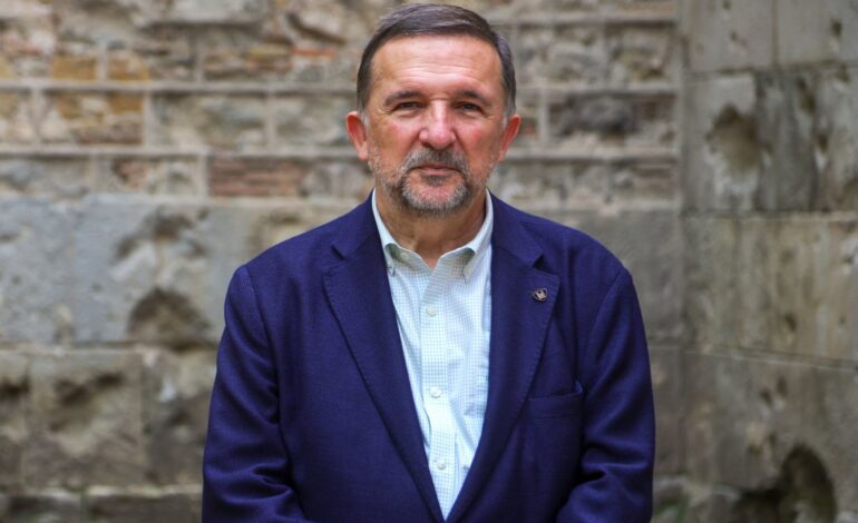 Un paseo con Sergio Vila-Sanjuán por el Barrio Gótico de Barcelona con sus misterios, ‘mentiras’ y su fantasía medievalizante