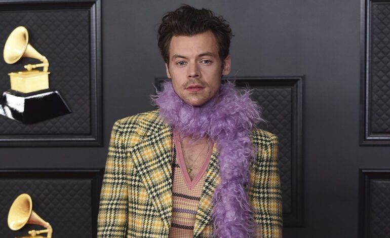 Harry Styles sorprende besando a una joven productora londinense llamada Ella Kenny