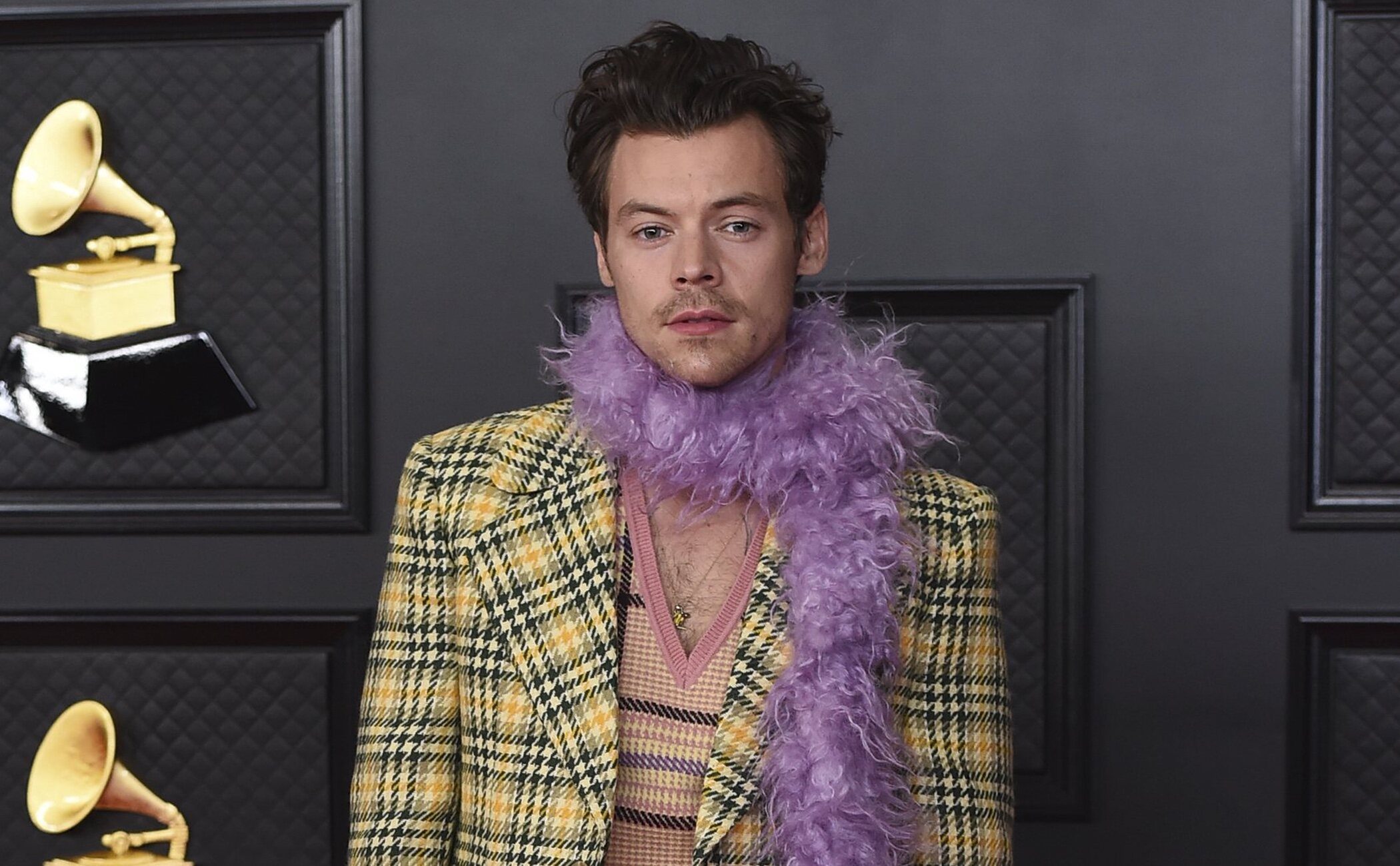 Harry Styles sorprende besando a una joven productora londinense llamada Ella Kenny