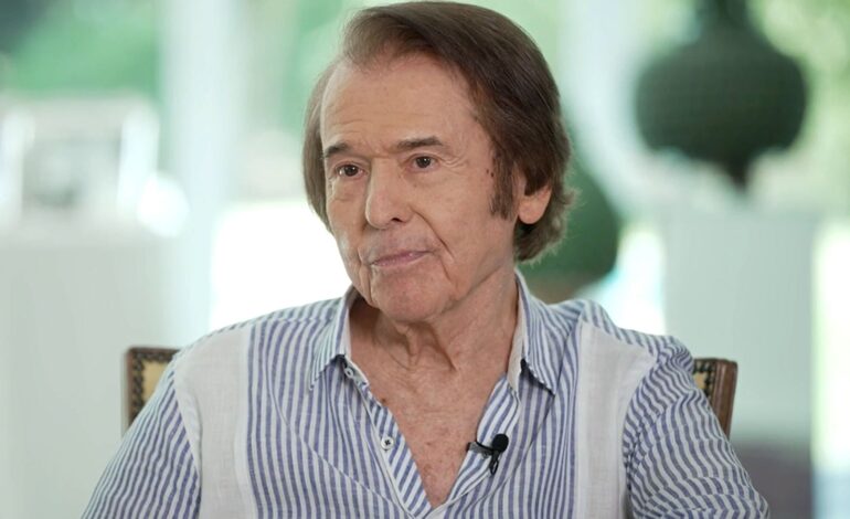 Raphael: «Soy carne de escena y moriré en el escenario. Es la forma que tengo de ser feliz»