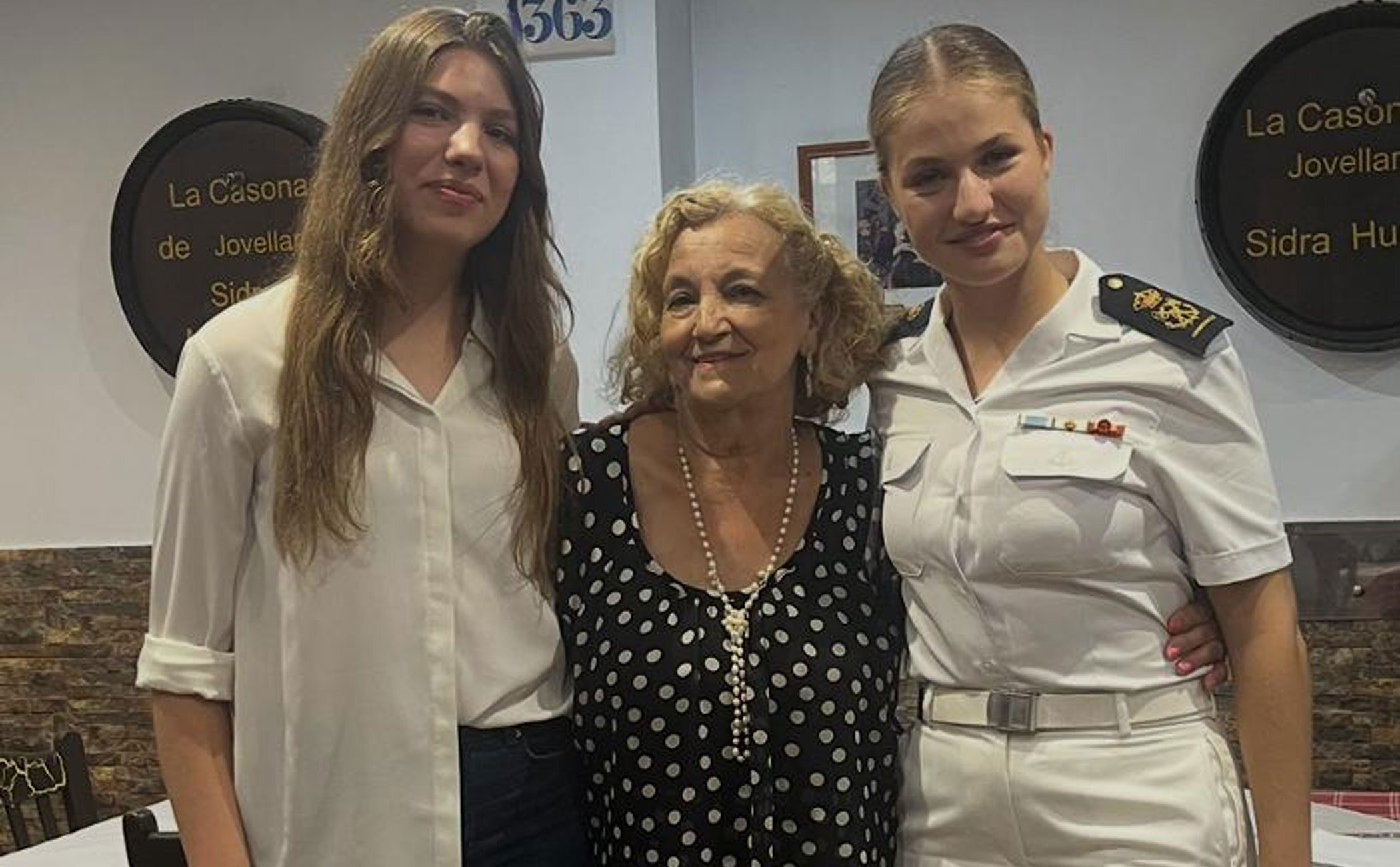 El reencuentro de la Princesa Leonor y la Infanta Sofía: juntas de comida en Gijón aprovechando la escala del Elcano