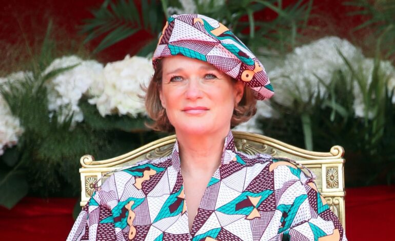 Joséphine, Delphine de Bélgica, Joséphine, testigo de un brutal ataque homófobo en su fiesta de graduación