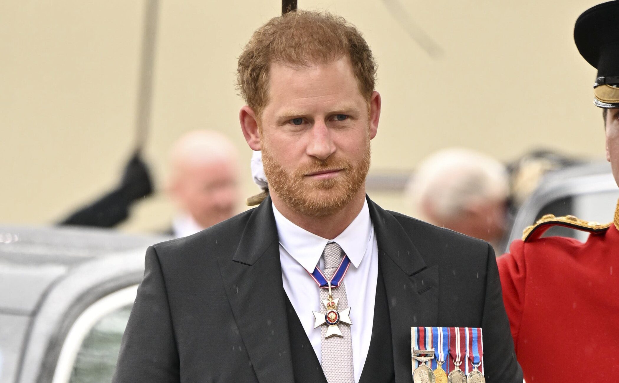 El Príncipe Harry mueve ficha: impulsa una reconciliación con Carlos III mientras Guillermo y Kate siguen siendo un obstáculo