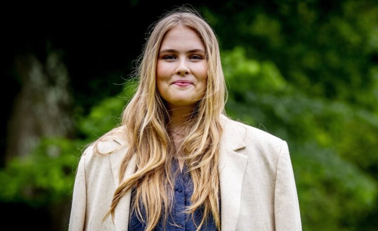 Amalia de Holanda celebra su graduación con una escapada a Grecia junto a sus amigas