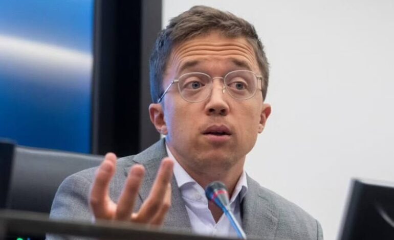 Íñigo Errejón exigirá 10.000 euros a Elisa Mouliaá si no se retracta de sus acusaciones