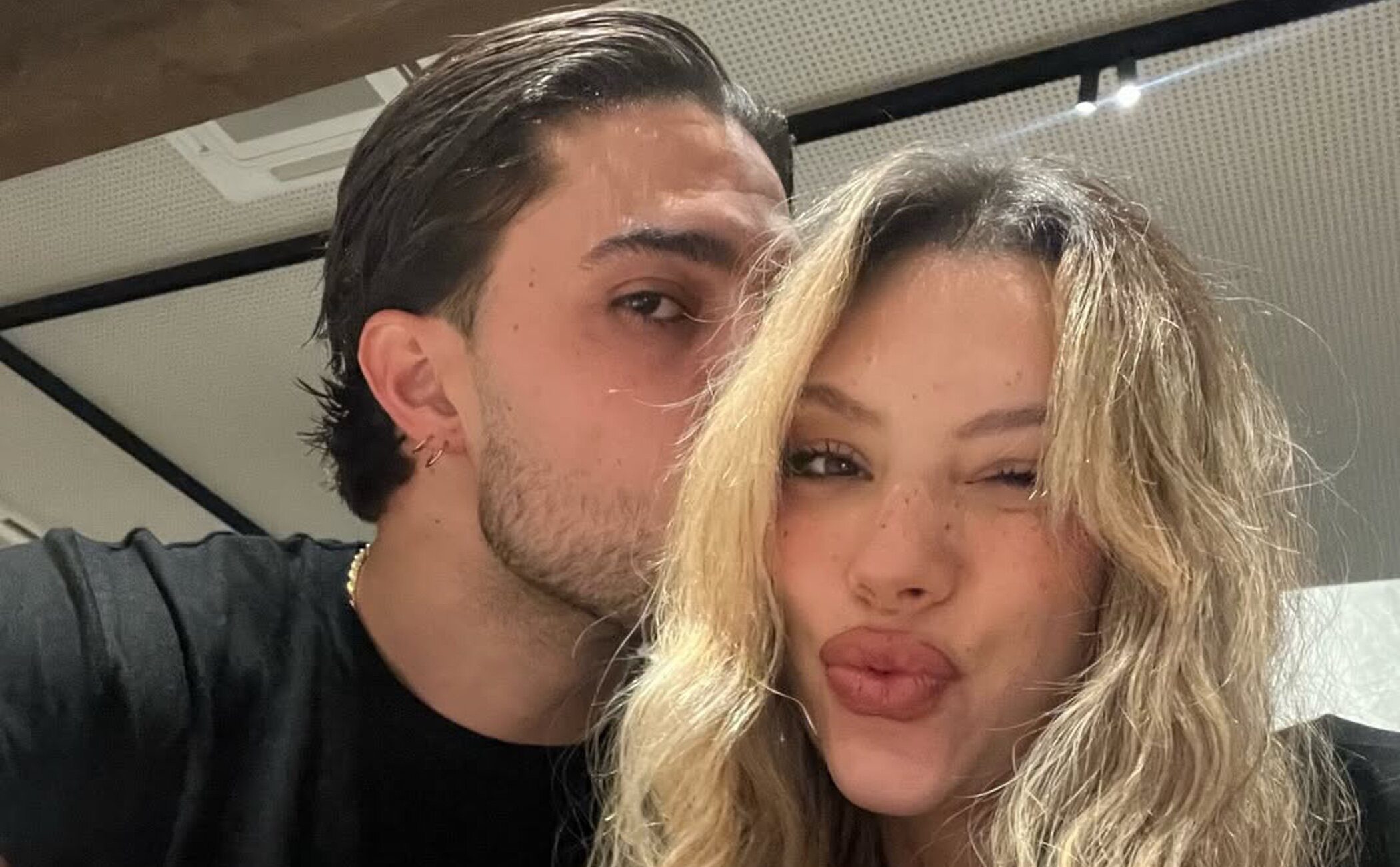 Alejandra Rubio aclara la polémica cena en Ibiza con Carlo Costanzia: «Pasó algo muy especial que me guardo para mí»