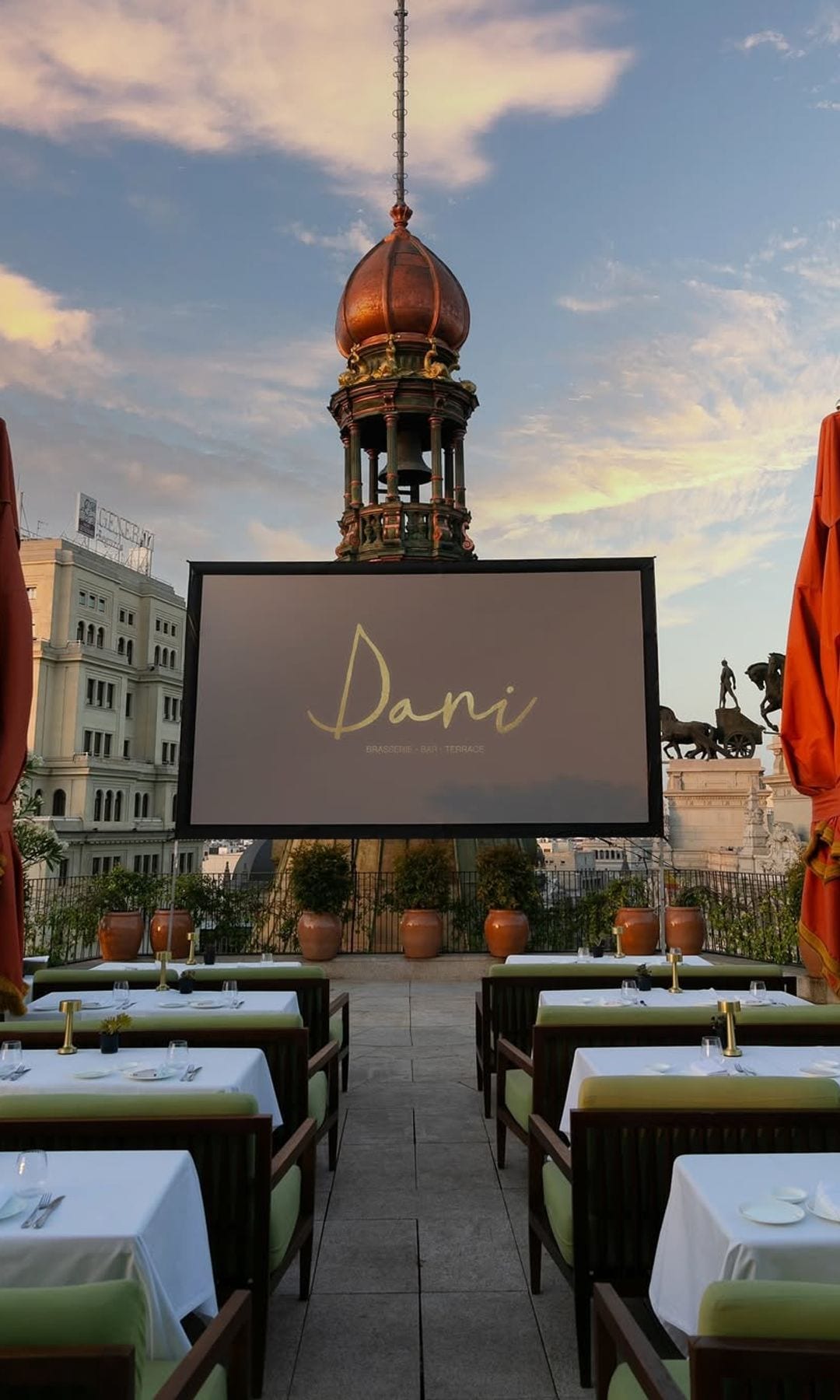 Cinema de verano en el séptimo piso del hotel Four Seasons en Madrid, en el restaurante Dani Brasserie
