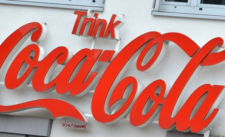De cada euro que usted gasta en una Coca-Cola, 76 céntimos revierten en la economía española
