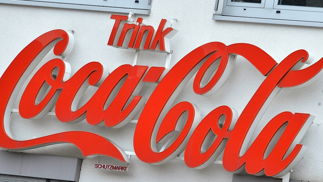 De cada euro que usted gasta en una Coca-Cola, 76 céntimos revierten en la economía española