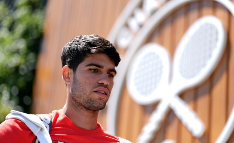 La reacción de Carlos Alcaraz a la eliminación de varios favoritos en Wimbledon: «Hemos hablado…»