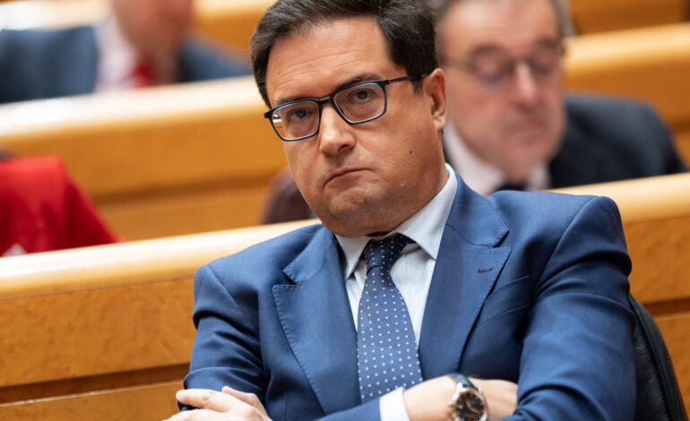 Óscar López impone su mano dura y decidirá por su cuenta la oferta de empleo público con el rechazo de los sindicatos