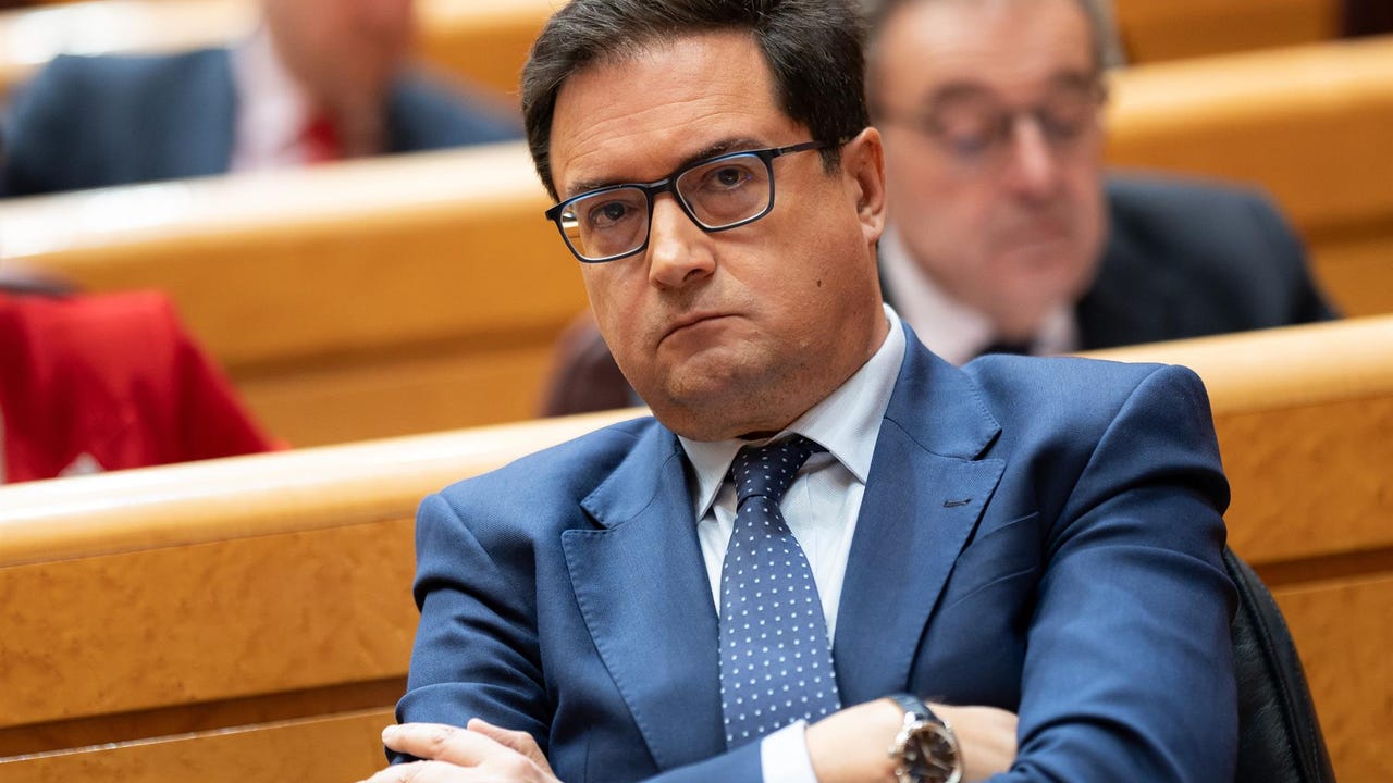 Óscar López impone su mano dura y decidirá por su cuenta la oferta de empleo público con el rechazo de los sindicatos