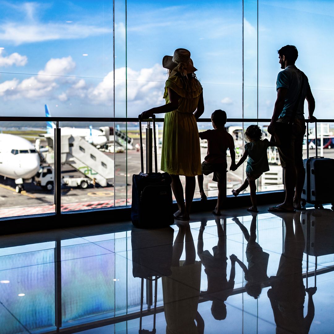 Famille dans un aéroport
