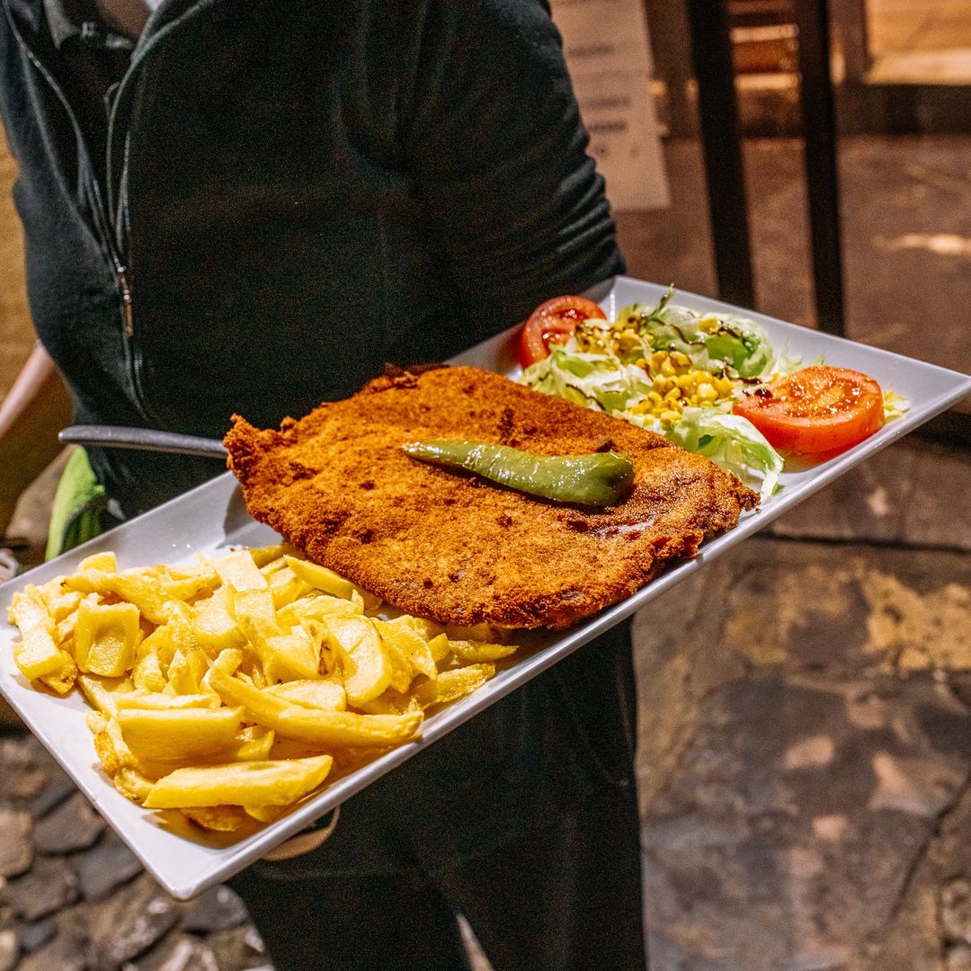 Restaurante del Hotel Casona de Jvellanos donde la princesa Leonor e Infanta Sofía, en Gijón, cuya estrella es la Cachopo, tienen comida en estos días