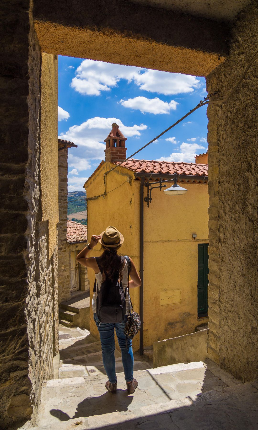 Castelmezzano, un pequeño pueblo en Los Dolomitas Lucanos, en el sur de Italia en la región de Basilicata