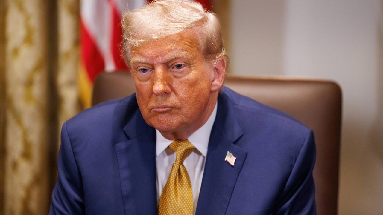 Una jueza prohíbe a Trump detener a migrantes en California por su color de piel