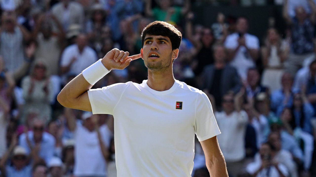 El apoteósico puntazo de Carlos Alcaraz ante Sinner que puso a Wimbledon en pie