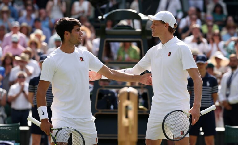 Sinner se la devuelve a Carlos Alcaraz remontándole en la final de Wimbledon