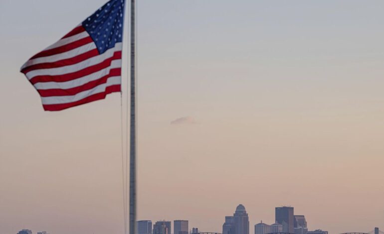 Tiroteo en EEUU | Abaten a un tirador que disparó a un policía en un aeropuerto de Kentucky y posteriormente a los fieles de una iglesia