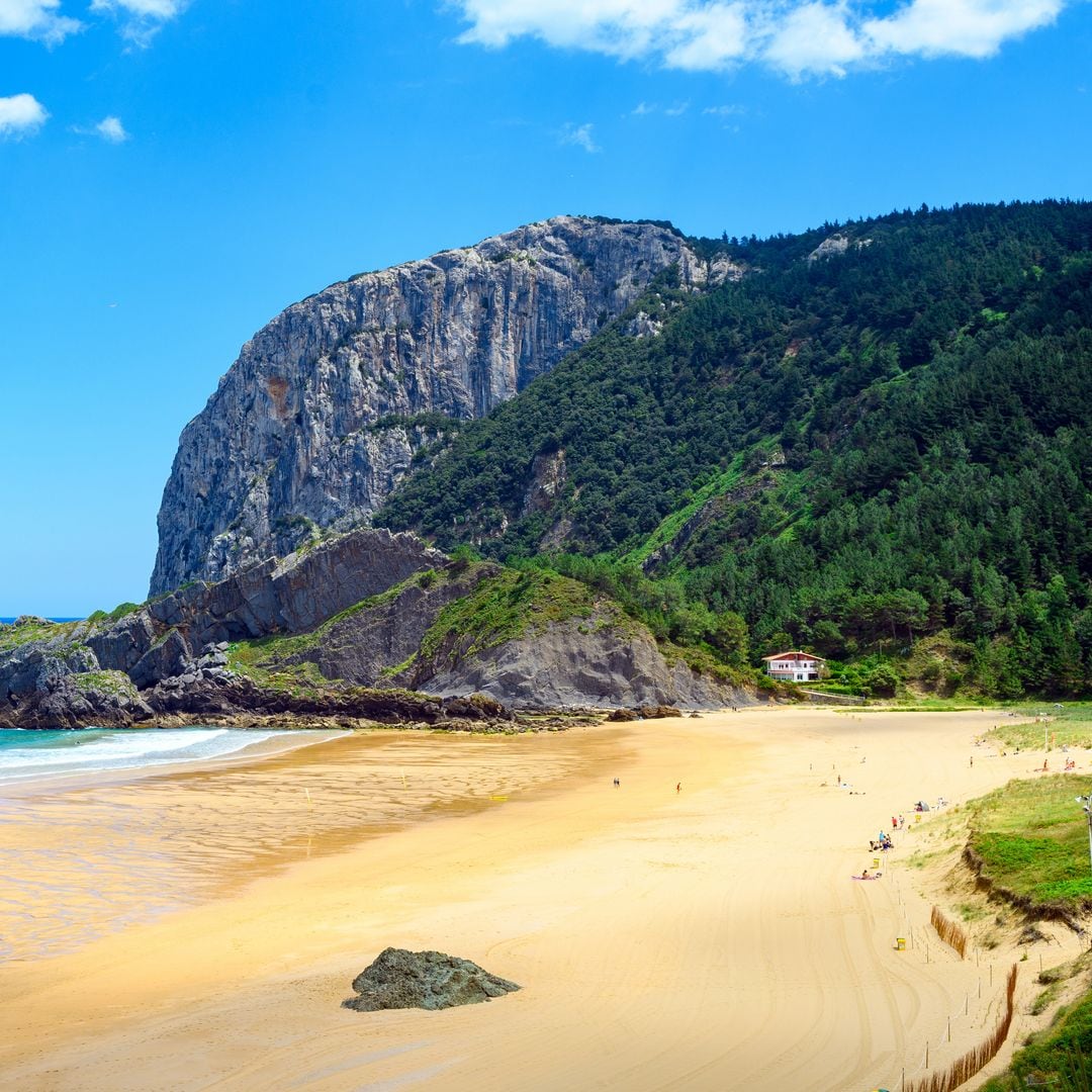 Playa de Laga, Vizcaya, entre las playas españolas más hermosas para el verano de 2025