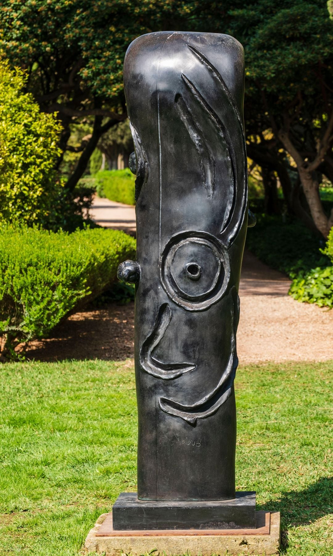 La escultura de Joan miró los jardines de los Palais de Marven, Palma, Mallorca