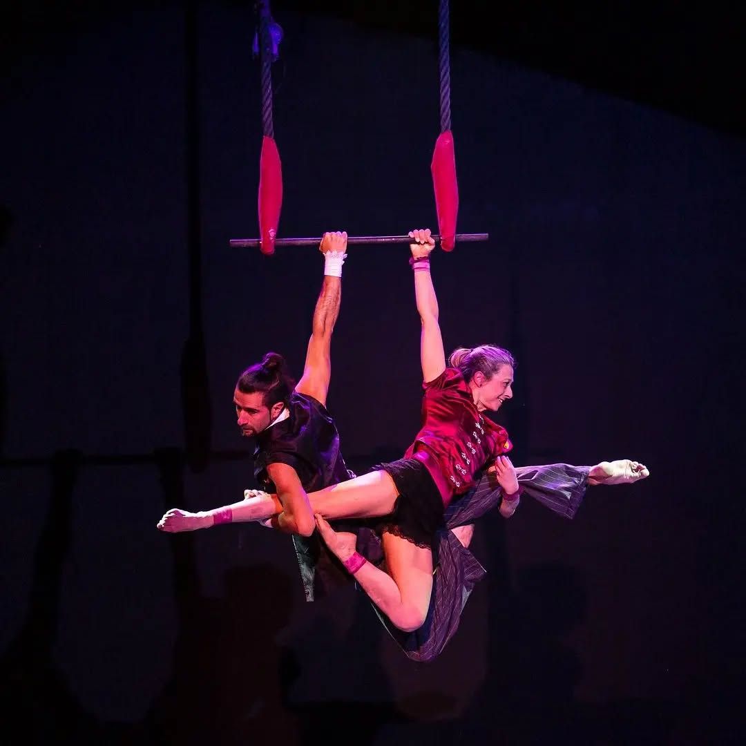 Enredos de dúo en trapezios 