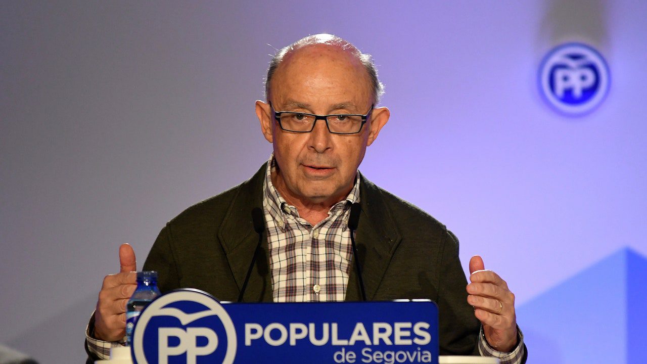 Cristóbal Montoro, imputado por beneficiar ilegalmente a empresas gasísticas siendo ministro de Hacienda de Rajoy