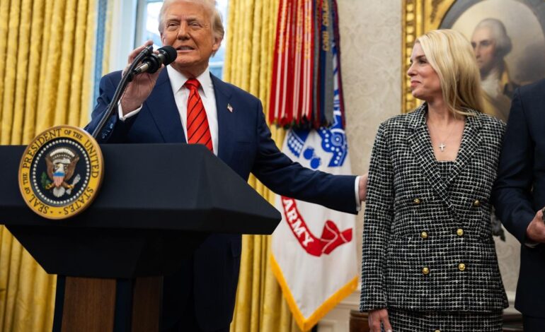 Trump trata sin éxito de atajar la rebelión MAGA por la falta de transparencia en el ‘caso Epstein’