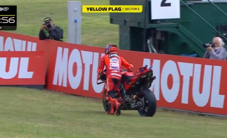 su Ducati le deja tirado en los Libres 1