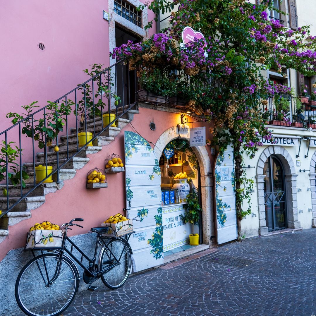 Limone Sul Garda, uno de los pueblos más encantadores del lago Garda, donde pedir su famoso limoncello