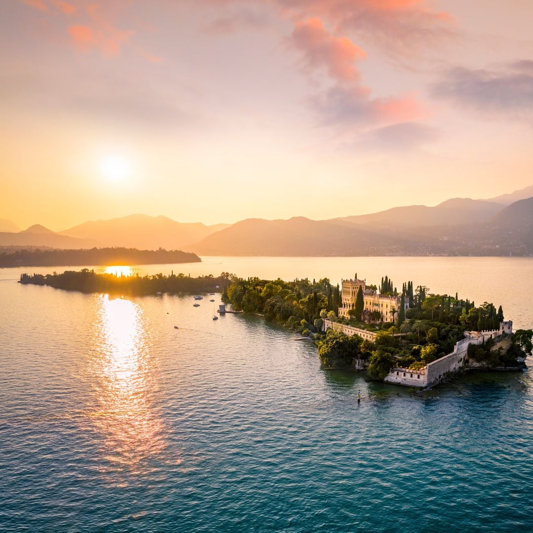 Lake Garda e Isla de Garda, en el norte de Italia