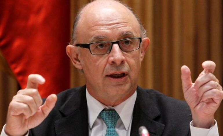 Última hora del 'Caso Montoro' y Hacienda, en directo: dimisiones y reacciones al trafico de leyes