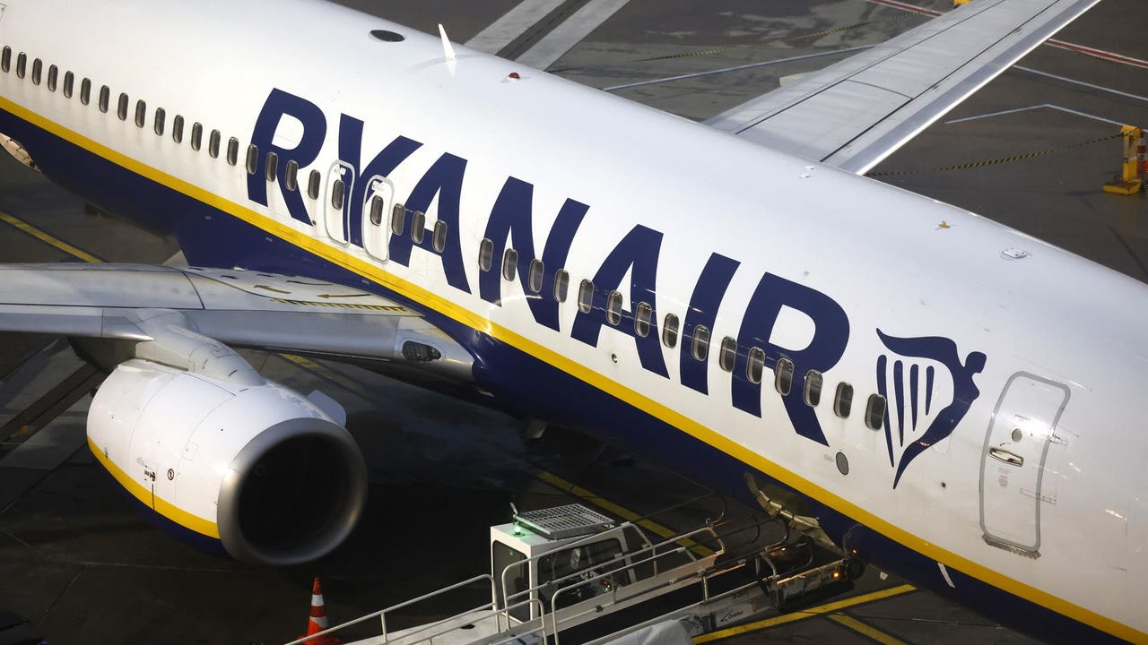 Ryanair gana 820 millones, un 127% más, y se lanza a la caza de equipajes irregulares con más comisiones para los empleados que los detecten