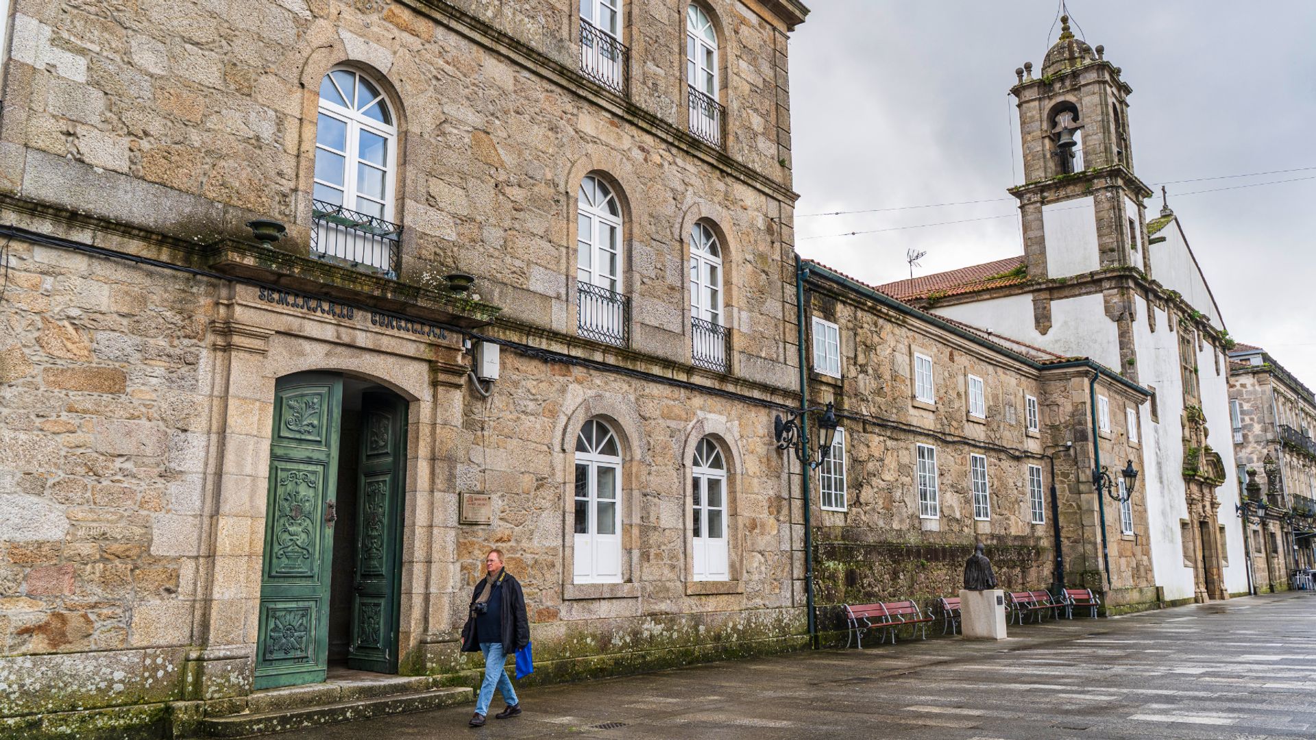 Un paseo por las calles empedradas de la hermosa ciudad de Tui en Pontevedra