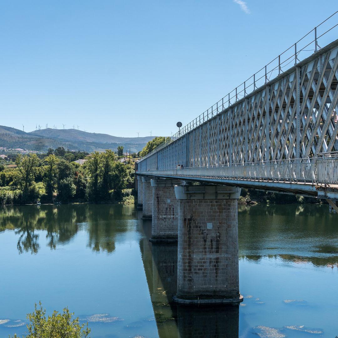 Puente Internacional entre Valença do Miño, en Portugal, y Tui, en Pontevedra salvo las aguas del río Miño