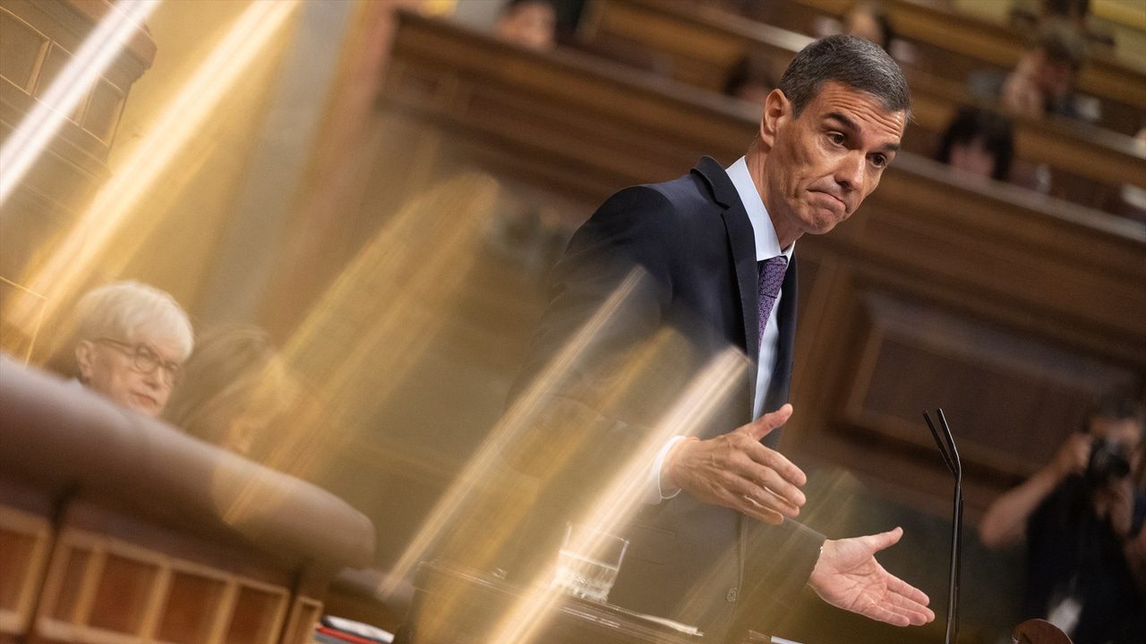 Sánchez supera «ni tan mal» el ecuador de la legislatura