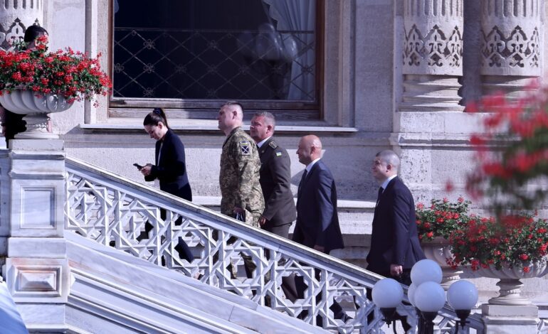 Ucrania presiona por un alto el fuego y el retorno de sus soldados y niños capturados en conversaciones con Rusia en Turquía