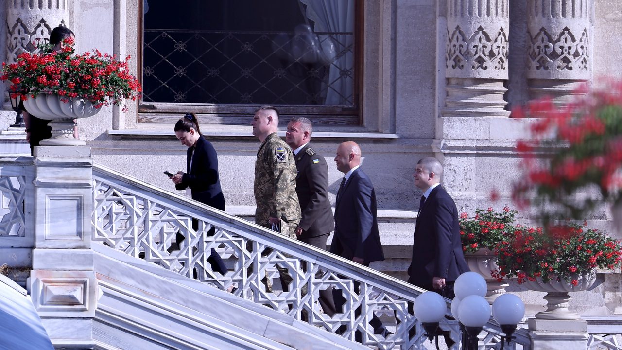 Ucrania presiona por un alto el fuego y el retorno de sus soldados y niños capturados en conversaciones con Rusia en Turquía