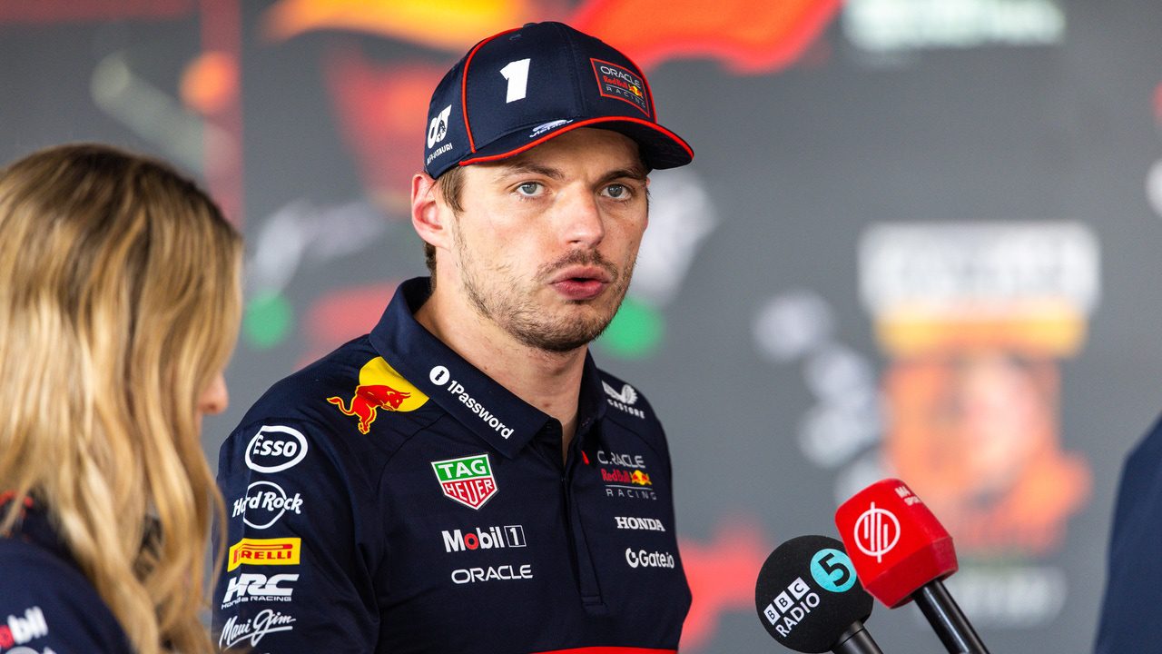 La sarcástica respuesta de Max Verstappen a su posible fichaje por Mercedes