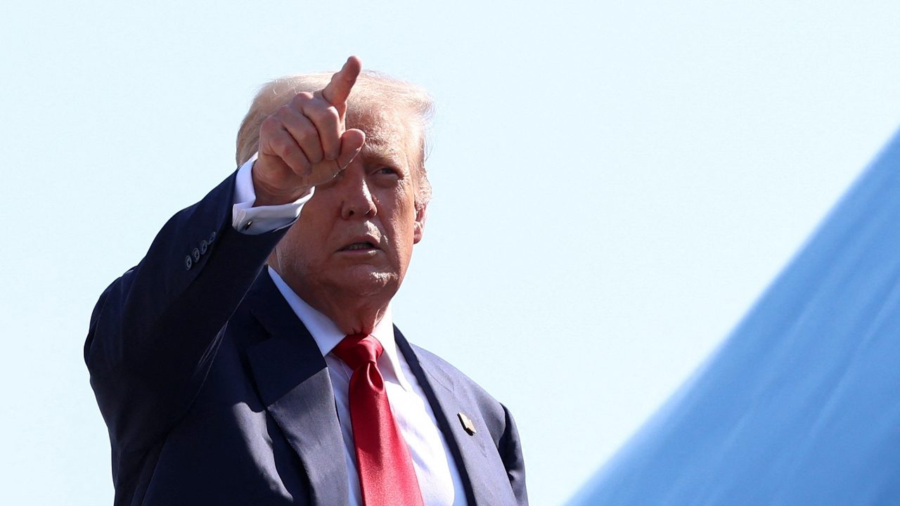Donald Trump sopesa indultar a la amante y cómplice del pederasta Jeffrey Epstein: «Estoy autorizado»