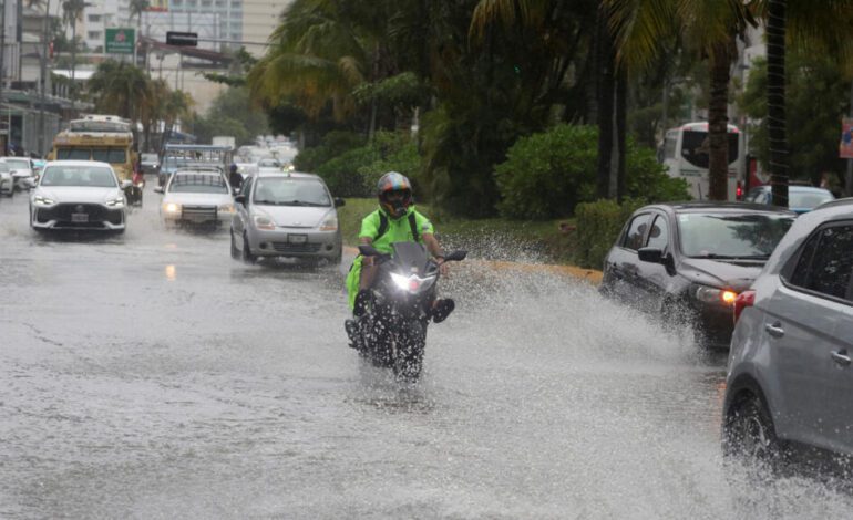 México, en alerta ante el fortalecimiento del huracán Flossie en su avance por el Pacífico