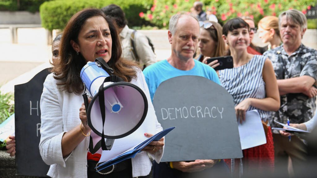 Despidos masivos en el Departamento de Estado de EE. UU. en tiempos de crisis global