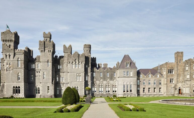 Así es el castillo medieval irlandés convertido en refugio de lujo de la realeza y celebrities de todo el mundo