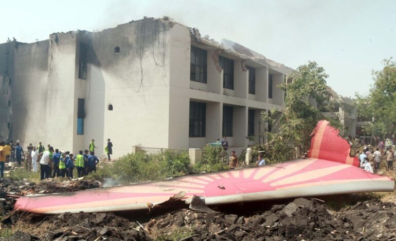 La India revisa los interruptores del combustible de sus Boeing, señalados por el accidente que causó 260 muertos