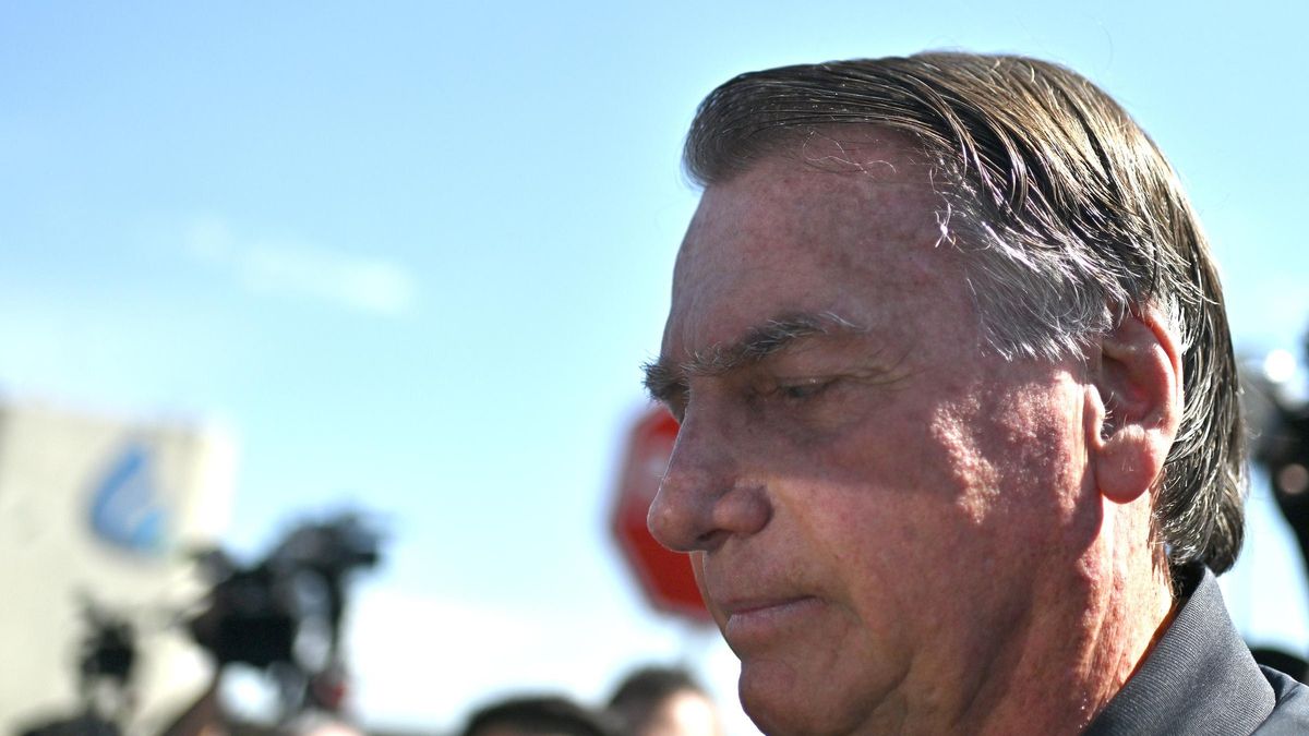 Bolsonaro dice sentirse humillado por la imposición de una tobillera electrónica ante riesgo de fuga de Brasil
