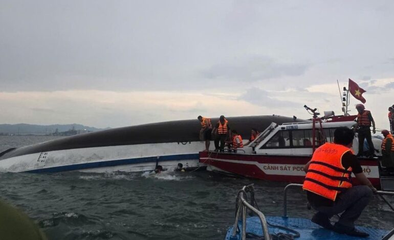 Al menos 34 muertos tras volcar una embarcación con turistas en Vietnam