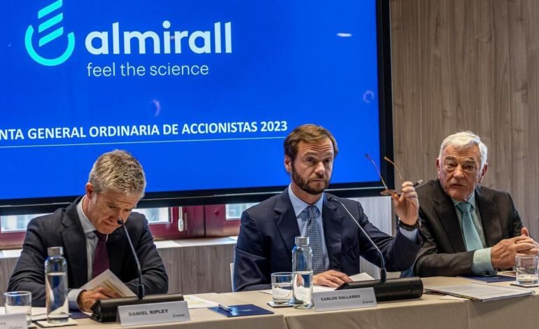 Almirall dispara un 72% sus ganancias hasta junio, impulsada por el aumento en ventas