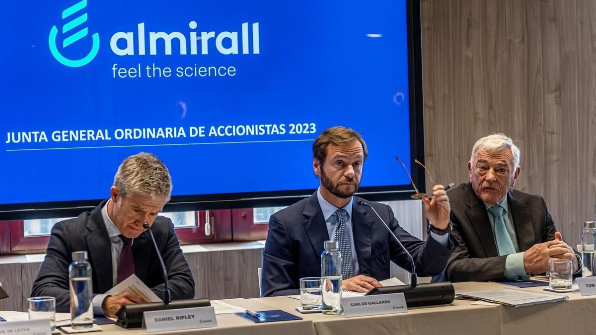 Almirall dispara un 72% sus ganancias hasta junio, impulsada por el aumento en ventas